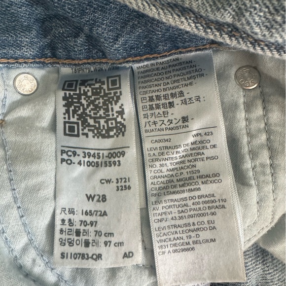 Levi’s High Loose Shorts in Light Wash - size 28 - Picture 6 of 6